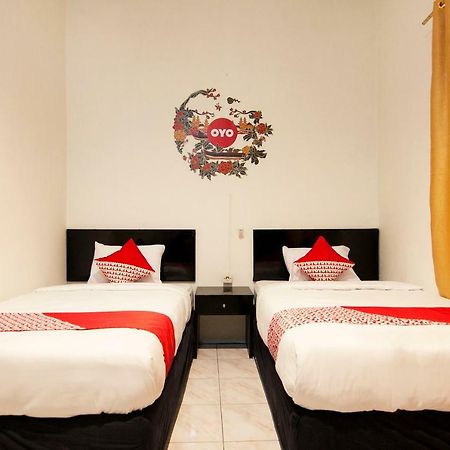 Oyo 529 Hotel Paninda Medan Luaran gambar